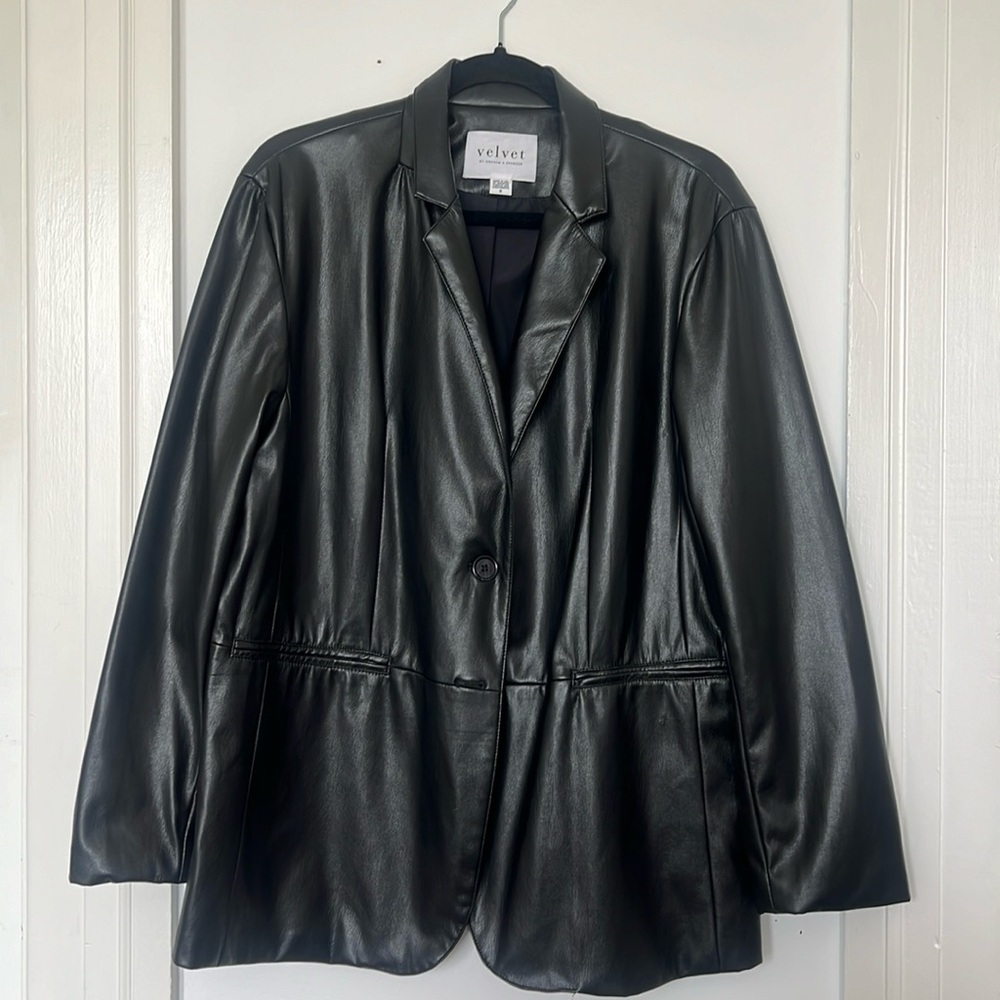 Velvet PLEATHER BLAZER BLACK. Size SMALL